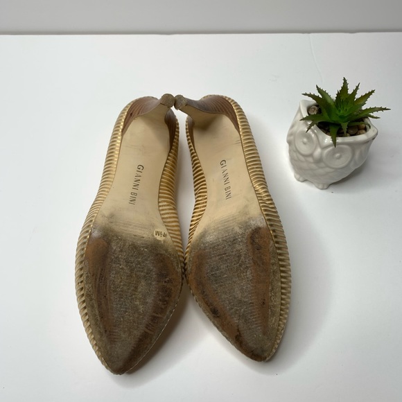 GIANNI BINI Gold Striped Closed Toe Pumps Heels - Picture 4 of 4